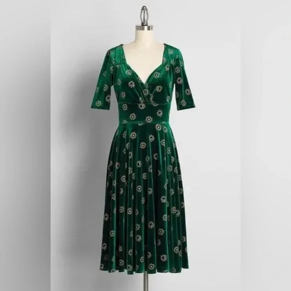 collectif green velvet dress Velvet Long Sleeve Corset Mini Dress in Emerald Green - 4 main image 0